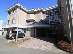 明るい建物のエントランス