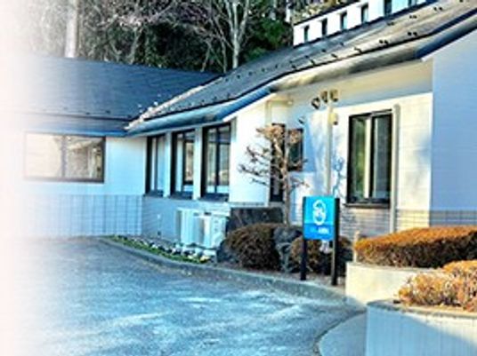 建物正面の外観  