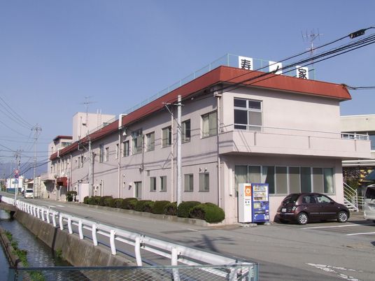 ピンクの建物の外観