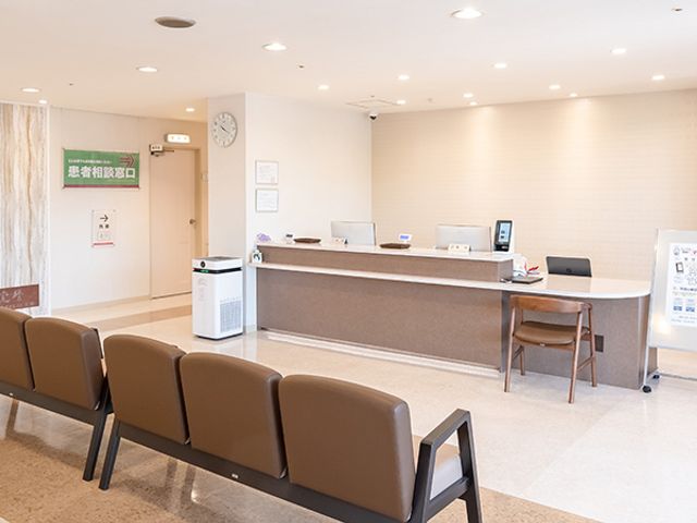 開放的なロビー ロビー 広々としたロビーは、落ち着いた雰囲気で訪れる方を温かく迎え入れます。隅々まで清潔に保たれています。