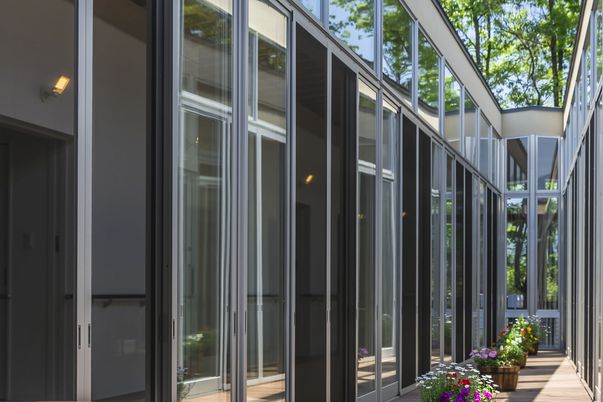 開放感ある廊下