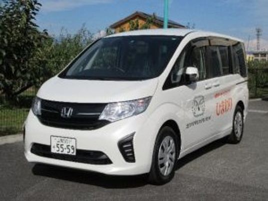 施設送迎車  