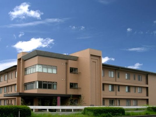静かな環境の建物外観