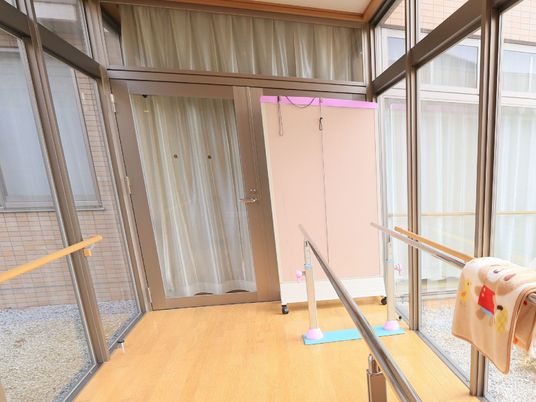 多目的室のバリアフリー出入口