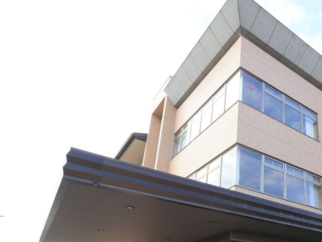 現代的な建物の外観 外観 日差しが差し込む広々とした建物です。この快適な空間で共に働く仲間を求めています。