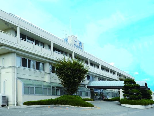 建物正面の外観  