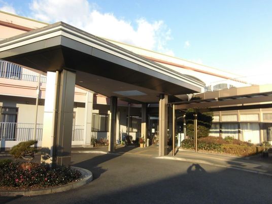 施設の正面玄関  