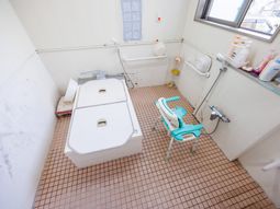 介助用設備の浴室