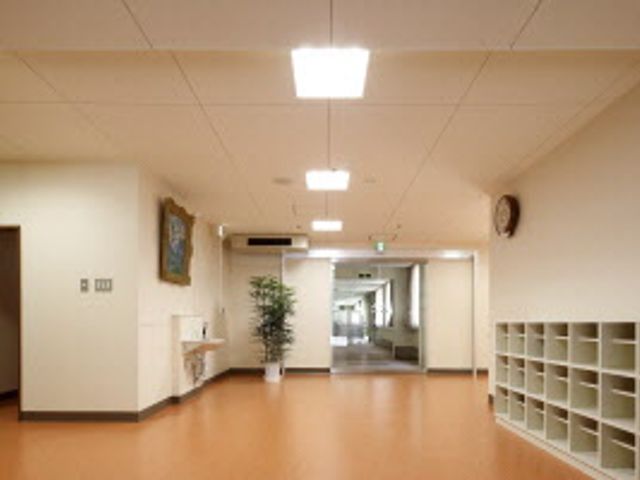 広々とした廊下 廊下 自然光が差し込む、広々とした廊下です。快適な移動をサポートいたします。