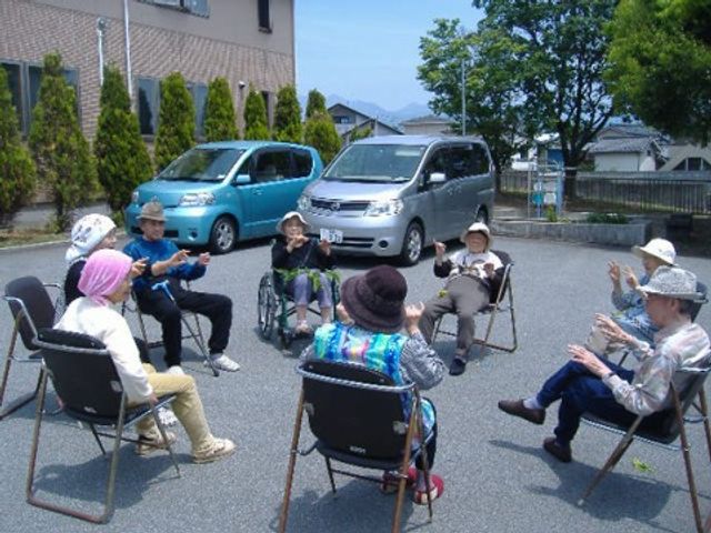 中庭での憩いの時