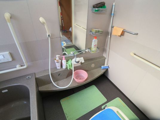 手すり付き洗面台