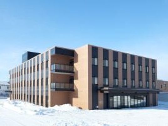 雪景色の建物外観  