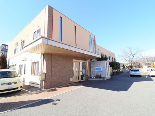 清潔な施設のエントランス