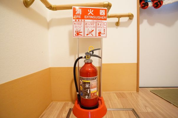 消火器が設置された廊下