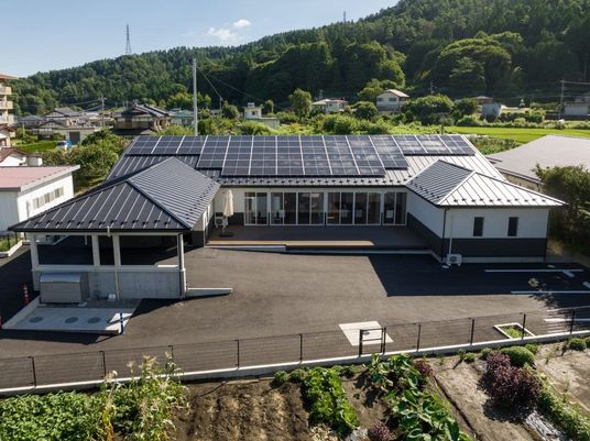 太陽光発電のある外観  