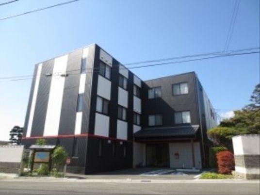 モダンな建物の外観