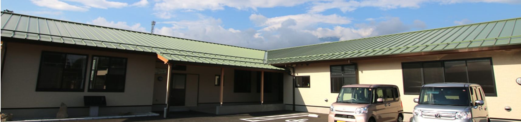 温かみのある建物の外観