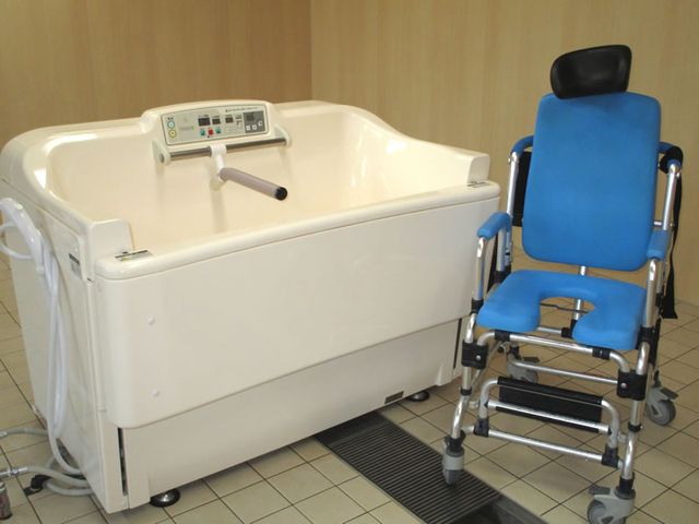 機能的な入浴設備 浴室 広々とした入浴設備が完備されています。介助がしやすく、安心してご利用いただけます。