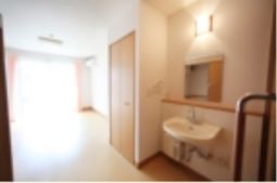 明るい居室の一角