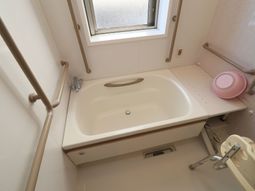 手すり付き浴室