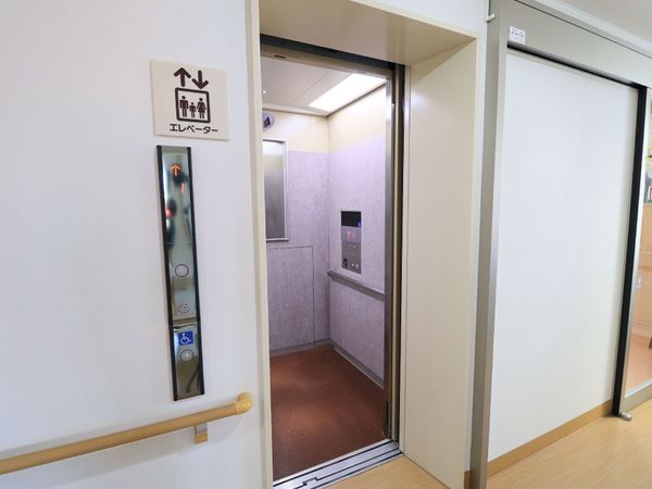 エレベーターの入口
