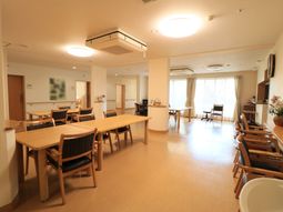 明るいダイニングスペース