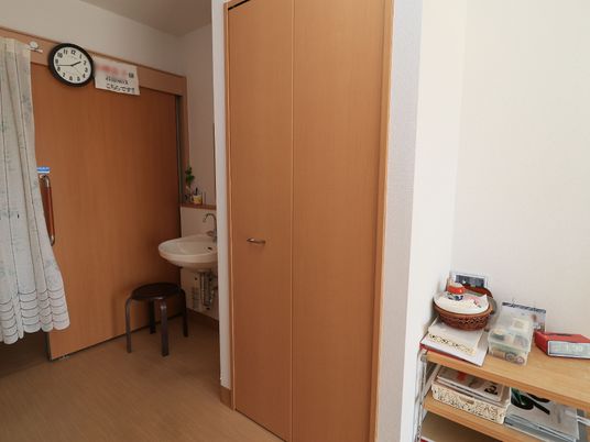 清潔感のある居室の一角