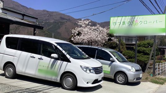 駐車場の車