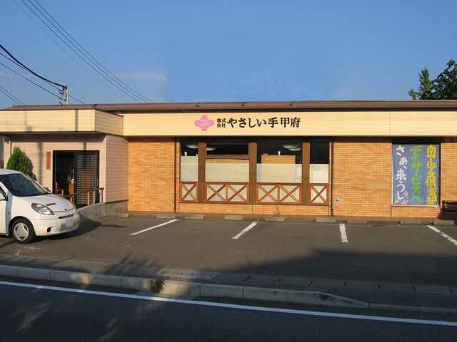 温かみのある外観 外観 施設の外観は温かい色合いのデザインで、居心地の良さを感じさせます。