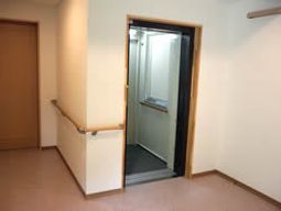 エレベーターの入り口