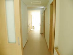 清潔感ある廊下の様子