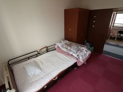 落ち着いた色合いの居室