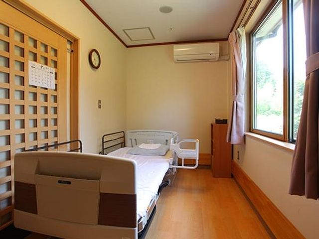 自然光あふれる居室 居室 明るい空間で心地よい自然光を楽しめます。快適な居住環境が整っています。