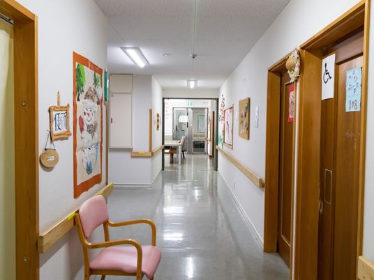  廊下に掲示物あり  