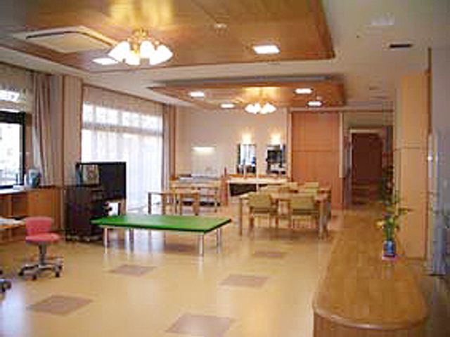 自然光たっぷりの居室 居室 広々とした空間で、自然光がたっぷり入ります。快適な環境が整っています。