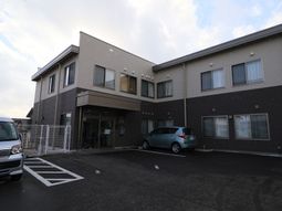施設の落ち着いた外観