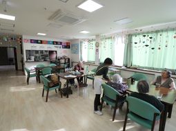 明るいダイニングルーム