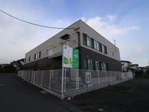 現代的デザインの建物外観