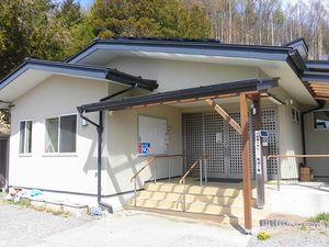 施設のエントランス外観  