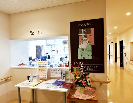 親切な案内所の受付