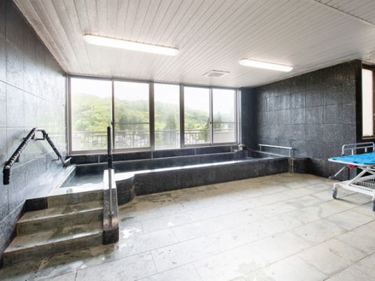 広々とした浴室