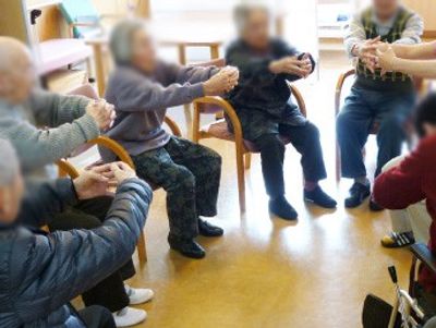 交流を楽しむ様子の部屋