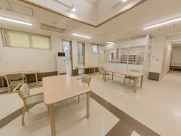 明るく広々とした多目的室
