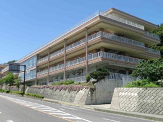 外観の大きな建物