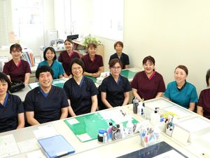 笑顔のスタッフ集合  