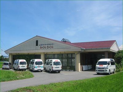落ち着いた施設の外観