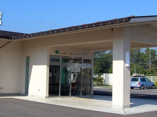 施設の正面玄関  