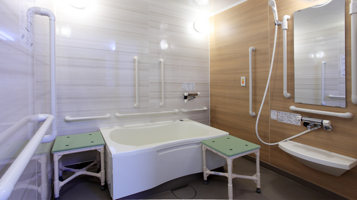 しっかりした手すりがある浴室