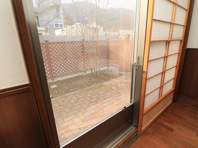 開放感ある中庭の窓