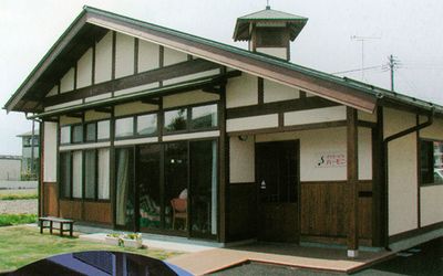 木造の建物外観